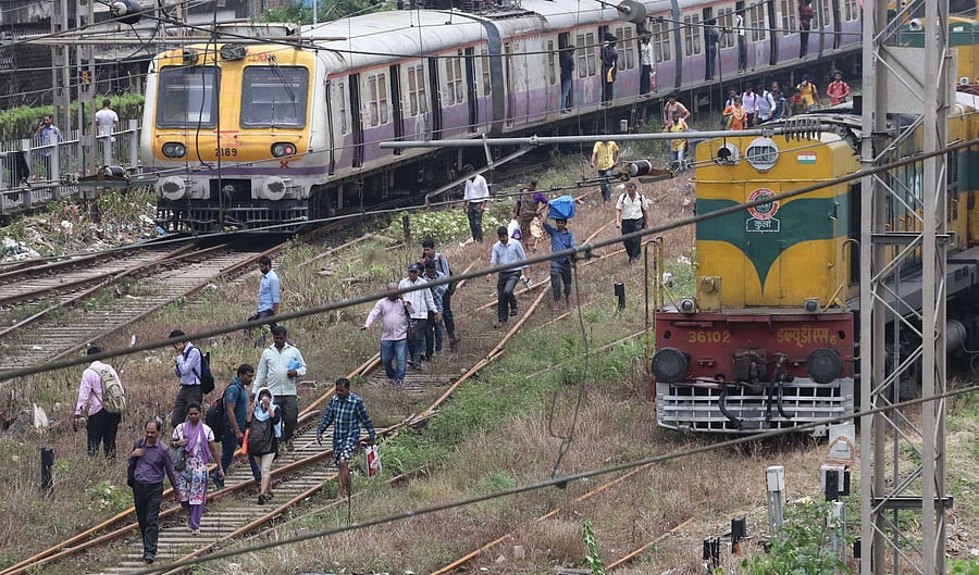 The railway network is spread over Mumbai and the neighboring districts of Thane, Palghar, and Raigad. DH photo for representation.