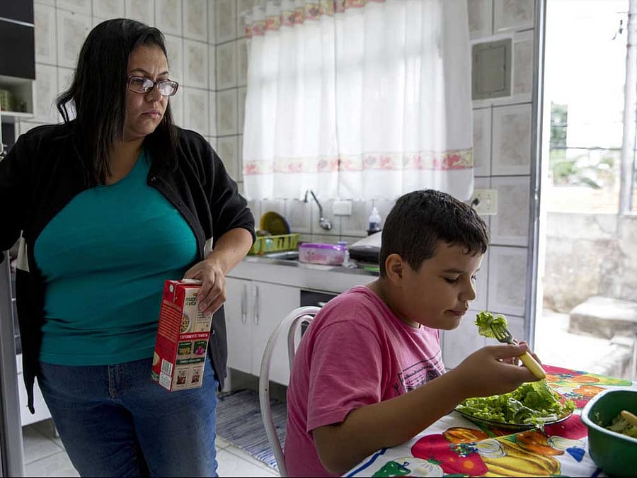 The team used the height and weight data of 129 million people older than five to estimate body mass trends for 200 countries from 1975 to 2016.  While obesity in children and teens appears to have plateaued in rich countries, its rise continued in low- and middle-income countries, they found. NYT photo.