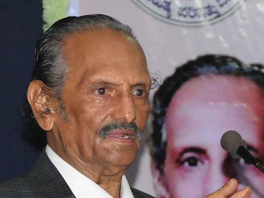 Poet Nissar Ahmed has been selected for the Pampa award for the year 2017. DH File Photo