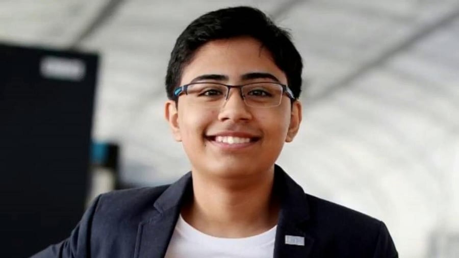 Tanmay Bhakshi