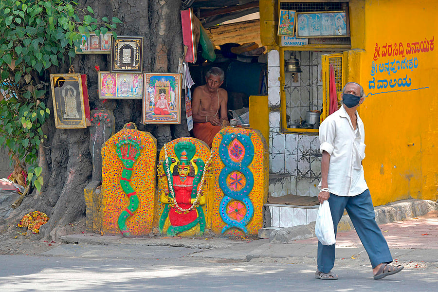 Calling for all people to wear face masks compulsorily and maintain physical distance more than one metre, the advisory said, consumption of liquor, paan, gutkha and tobacco is not allowed. (Credit: AFP Photo)