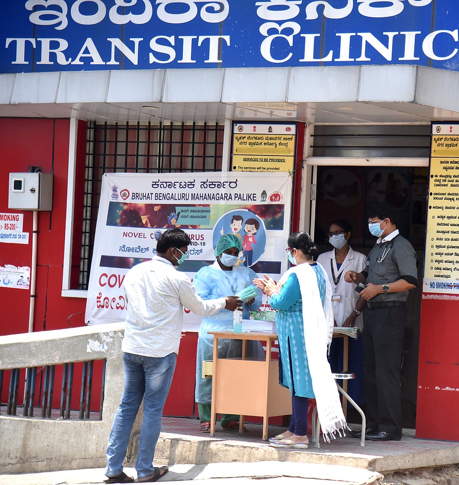 Patents visiting to check health and Novel Coronavirus at Covid-19 Fever clinic corner at Kempegowda City Bus stand in Bengaluru. (DH Photo)