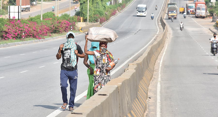 Deputy commissioner C Satyabhama conducted rounds on Thursday night and witnessed heavy congestion. (Credit: DH Photo)
