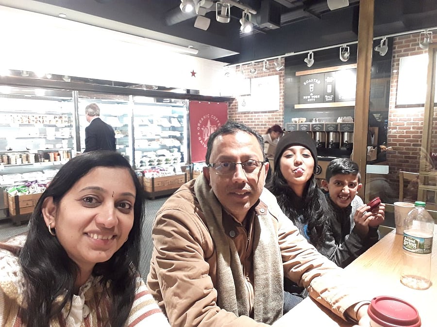 The family of Venkataraghava who successfully won the fight against Covid-19 and is now discharged from the hospital. (DH Photo)