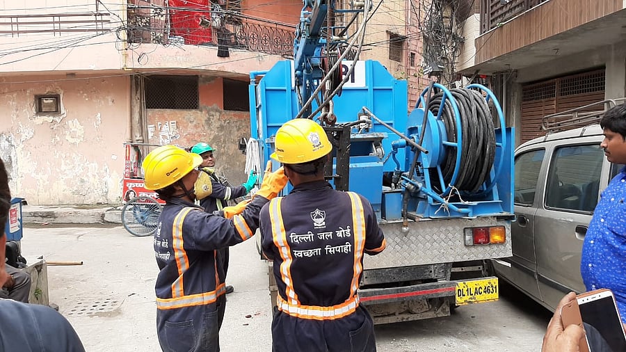 The small jetting machines, which is been used by Delhi Jal board.(DH Photo)