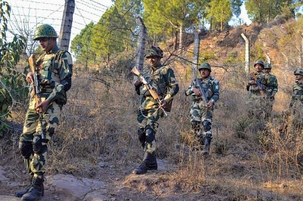 Indian Army guarding the LoC along on the Kashmir border (PTI File Photo)