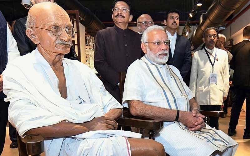 Prime Minister Narendra Modi near the statue of Mahatma Gandhi at newly opened National Museum of Indian Cinema in Mumbai on Jan 19, 2019. (PTI)