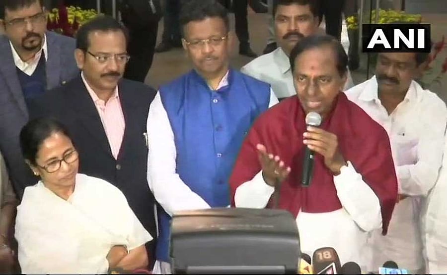 Telangana Chief Minister K Chandrasekhar Rao and West Bengal Chief Minister Mamata Banerjee meet media in Kolkata on Monday. (ANI/Twitter)