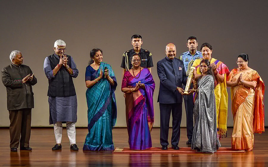 Bina Devi receives 'Nari Shakti Puraskar 2019' on International Women's Day from President Ram Nath Kovind as First Lady Savita Kovind, Union Ministers Smriti Irani and Nirmala Sitharaman look on, at Rashtrapati Bhavan Cultural Center in New Delhi, Sunday, March 8, 2020. (Credit: PTI)