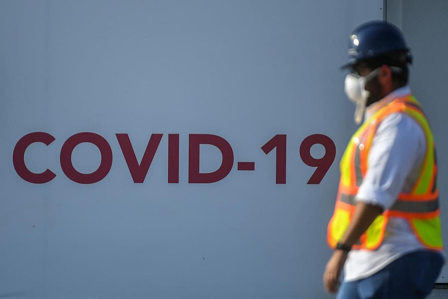 A worker walks during the inauguratio of the new "Panama Solidario" Integrated Hospital in Pananma City (AFP Photo)