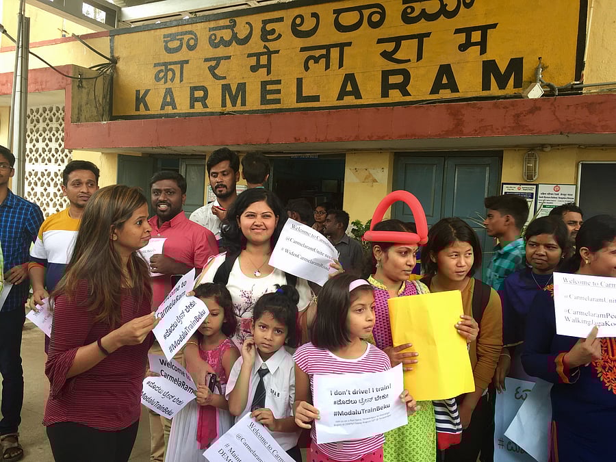 The participants of the rail yatra taken out to raise awareness about the city’s rail network board the train at Karmelaram on Friday. DH Photo/Grace Hauck