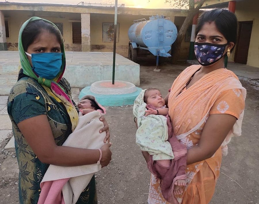 Nursing mothers Pooja and Anitha. (DH Photo)