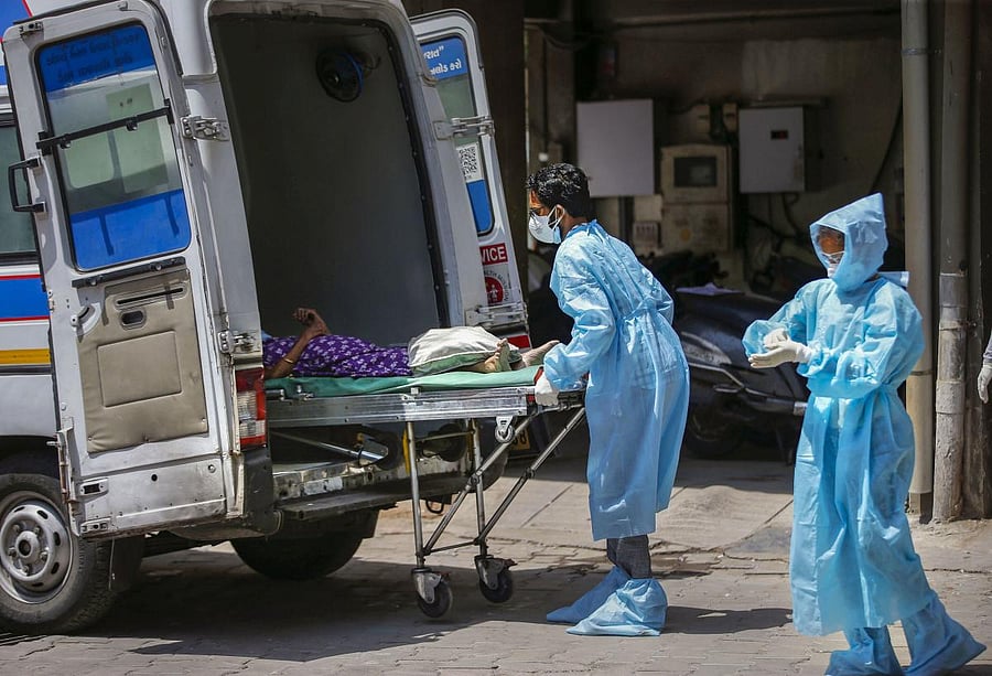 A medical team shifts a suspected COVID-19 patient to a quarantine facility during the nationwide lockdown (PTI Photo)
