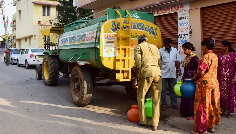 The Tanker Management App developed by the Revenue department aims to address the fleecing of consumers by the water tanker owners and contractors. DH Photo for representation only