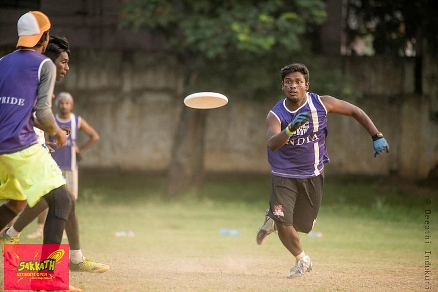 People at an Ultimate game. Photo credit: Deepthi Indukuri