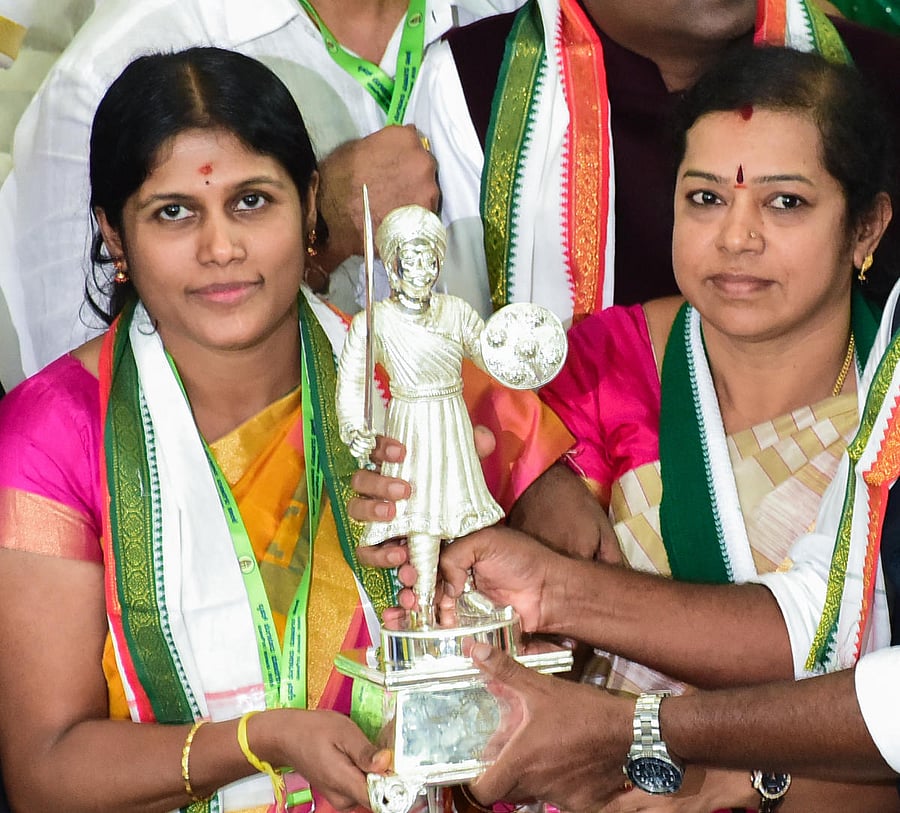 Gangambike Mallikarjun and Ramila Umashankar. (DH Photo/Chandrahas Kotekar)