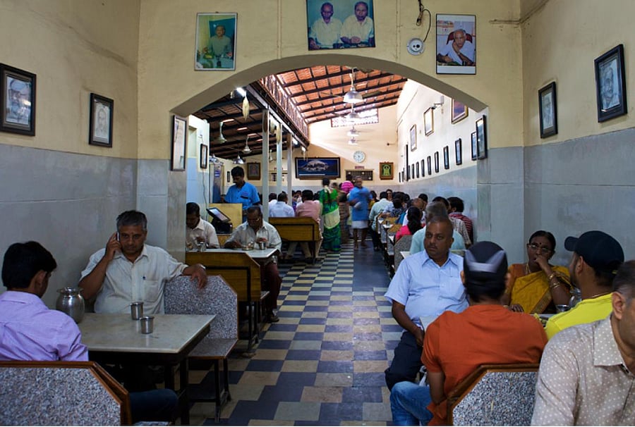 The hotel is crowded during breakfast and supper.