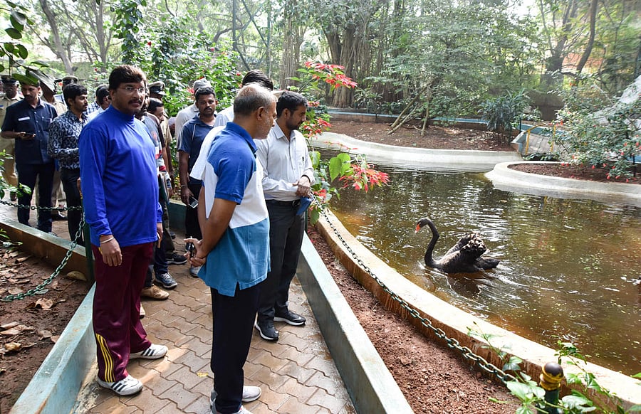 Tourism Minister Sa Ra Mahesh, Deputy Commissioner Abhiram Sankar and Sri Chamarajendra Zoological Gardens DCF & Executive Director Ajit Kulkarni inspect Karanji Lake in Mysuru on Sunday.