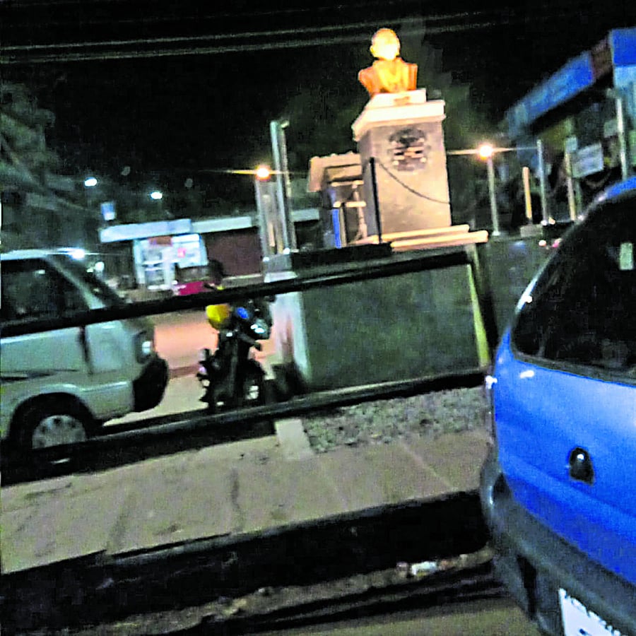 The illuminated bust of Late Dr Kurunji Venkataramana Gowda at the private bus stand in Sullia.