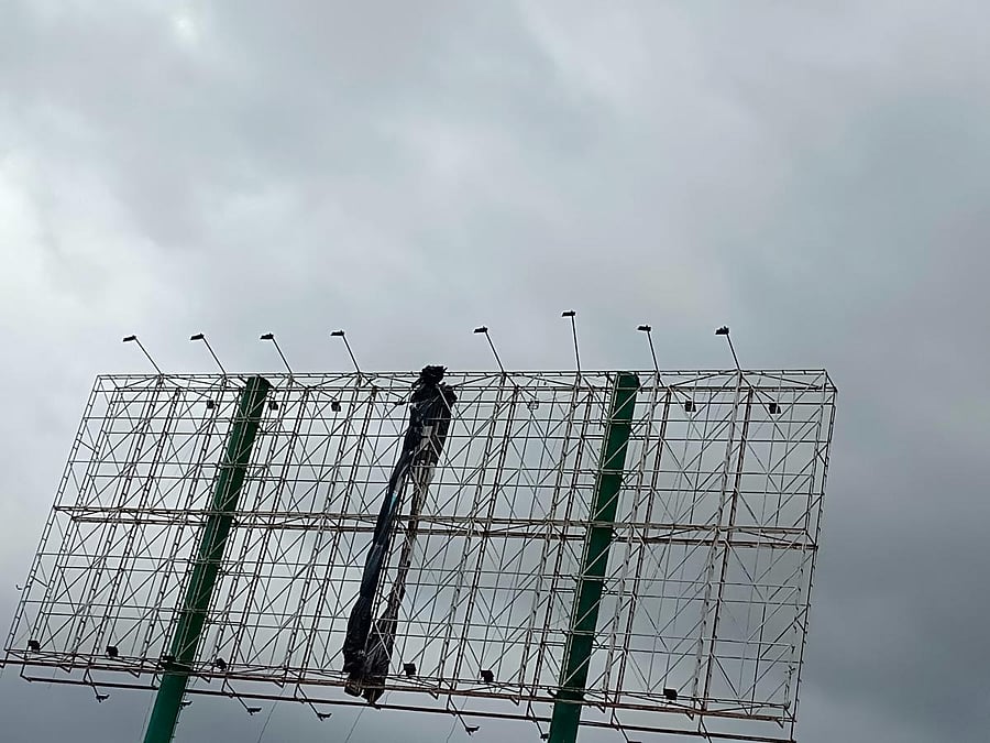 In a significant development that may resurrect outdoor advertisement hoardings, the Karnataka High Court stayed the BBMP’s resolution to ban flexes and hoardings for a year, noting that the resolution doesn’t partake the nature of the bylaw.