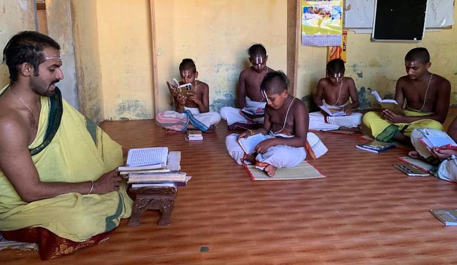 Anandashram, founded by Paramahamsa Ithyadi Satagopa Ramanuja Jeeyar is grappling with problems of infrastructure.