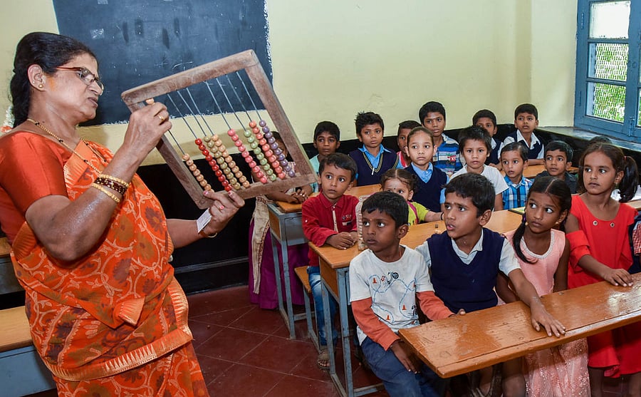 Considering the shortage of teachers, the Department of Public Instruction has permitted to recruit guest teachers at the taluk level. DH file photo