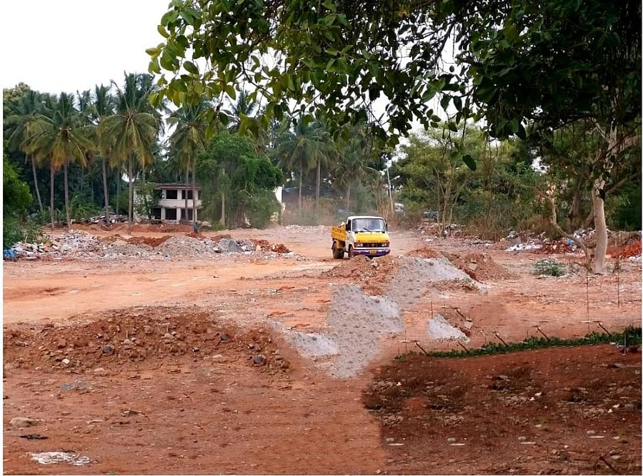 Land sharks are dumping construction debris on the wetland surrounding the centuries-old Doddabommasandra Lake, threatening its survival. SPECIAL ARRANGEMENT