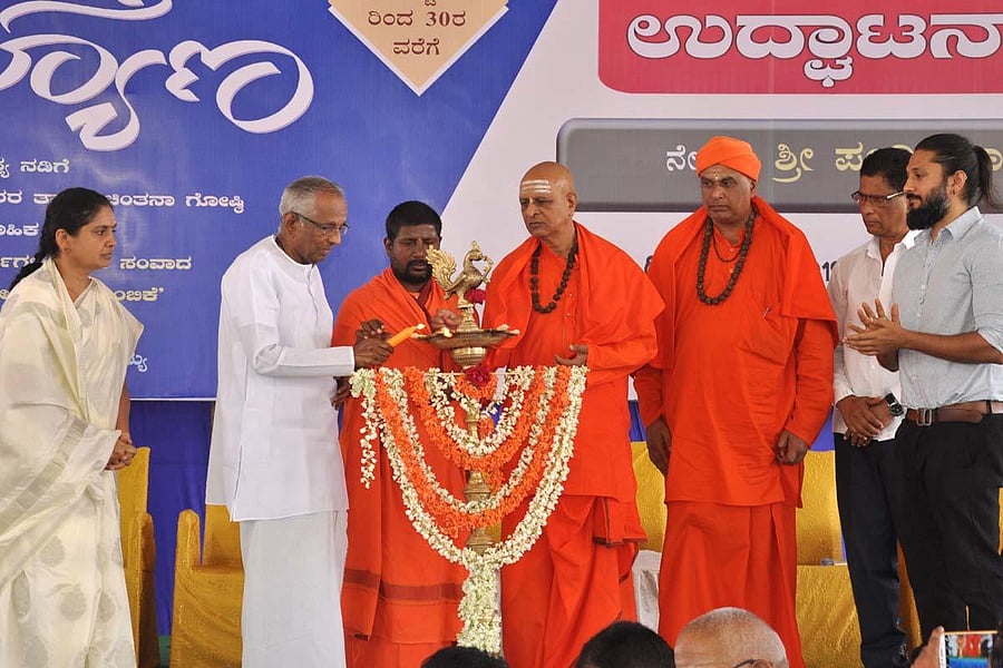 Writer Go Ru Channabasappa inaugurates the ‘Matte Kalyana’ campaign in Tarikere on Thursday.