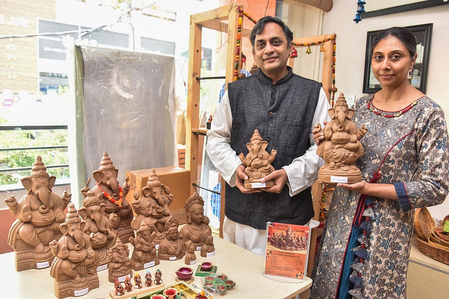 Vinay Prasahant and Suvarna Kamakshi at Studio Tamaala in JP Nagar. DH Photo/S K Dinesh