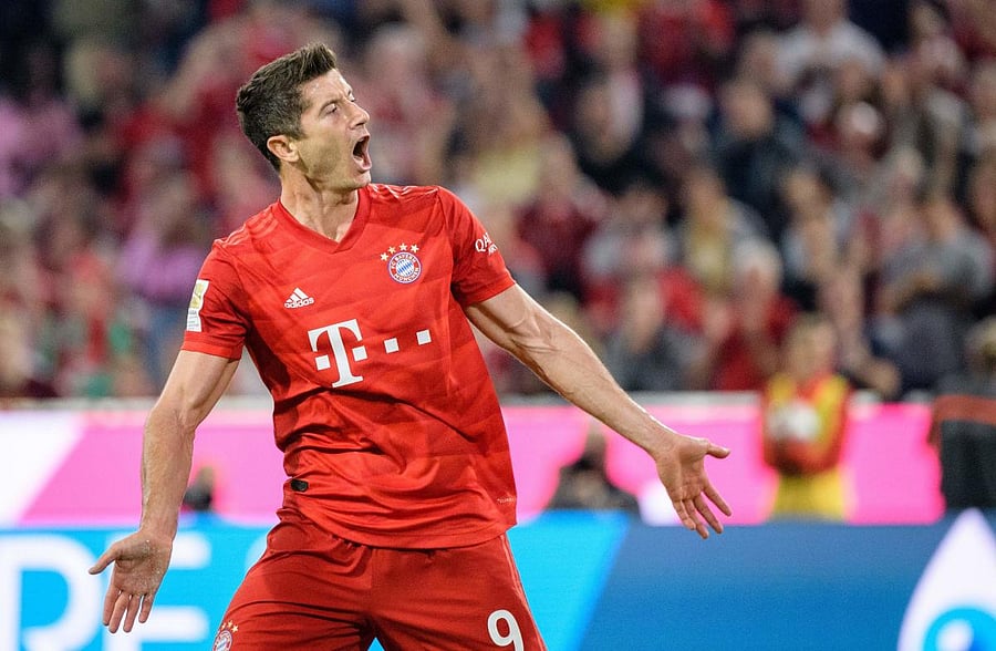 Bayern Munich forward Robert Lewandowski celebrates after scoring the equaliser. (AFP photo)