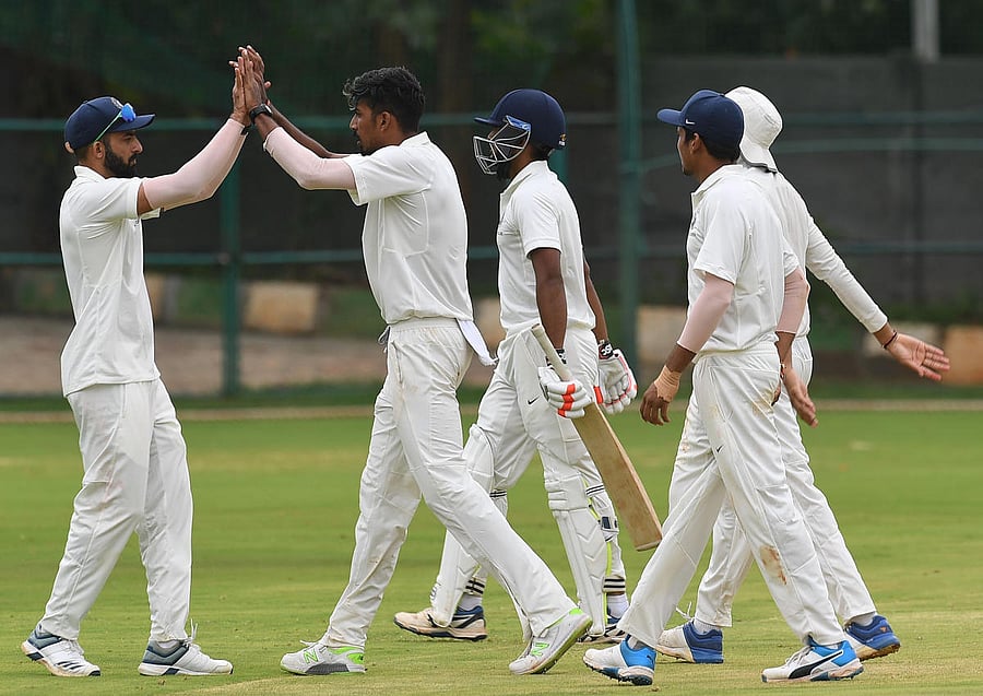 India Green’s Ishan Porel (second from left) celebrates with skipper Faiz Fazal after dismissing India Blue’s Jalaj Saxena at the Just Cricket ground. DH PHOTO/ SRIKANTA SHARMA R