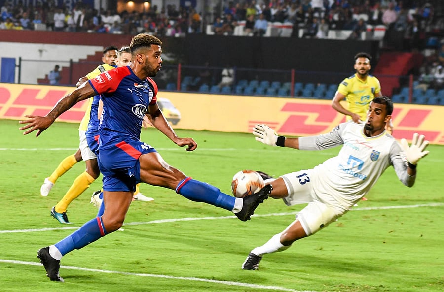 TP Rehenesh of Kerala Blasters FC tries to block Bengaluru FC midfielder Raphael Augusto’s effort during their ISL match at the Sree Kanteerava Stadium in Bengaluru on Saturday. DH Photo/ B H Shivakumar