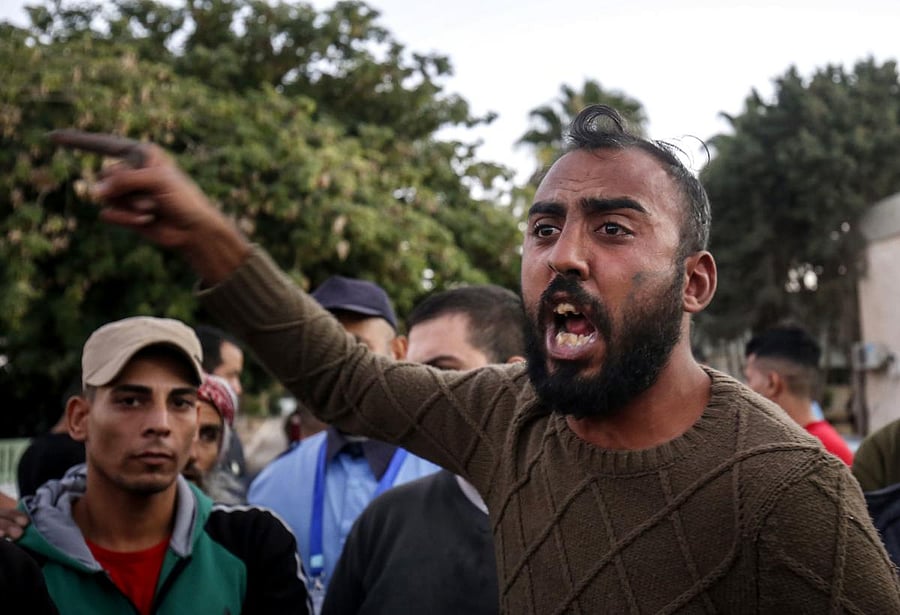 Relatives and friends of a Palestinian teenager who was killed near the border fence react as they mourn outside a hospital in Khan Yunis in the southern Gaza Strip on November 29, 2019. (AFP Photo)