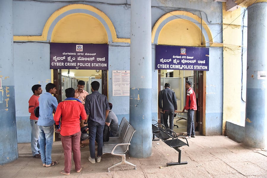 Computer registration of online frauds in Bengaluru was temporarily stopped in November after their numberscrossed 9,999. The limit has now been expanded to 99,999, but online complaint registration is yet to resume. dh Photo /Janardhan B K