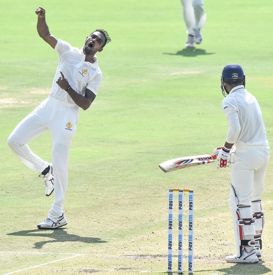 Karnataka pacer Abhimanyu Mithun celebrates after dismissing a Uttar Pradesh batsman on the second day of their Group B game in Hubballi on Wednesday. DH PHOTO/Tajuddin Azad