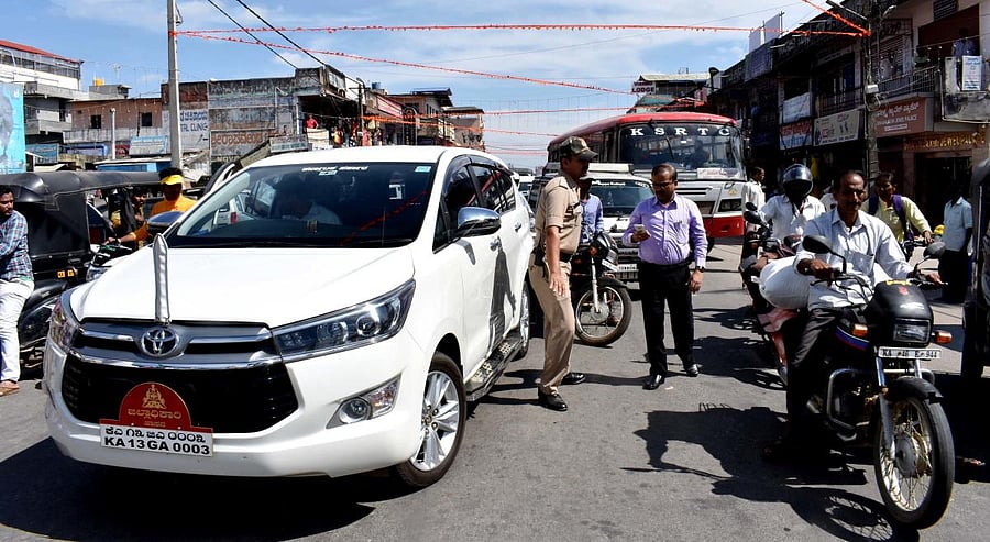 Traffic congestion on the main road in Belur, Hassan district. Deputy Commissioner R Girish's car can be seen stuck in the traffic, recently.