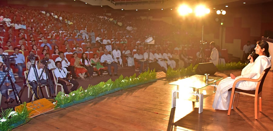 Brahma Kumari Shivani speaks at the programme, ‘An Awakening Experience With B K Shivani’ organised by Prajapita Brahma Kumari Ishwariya Vishwa Vidyalaya-Mangaluru at T M A Pai International Convention Centre in Mangaluru on Sunday. DH Photo