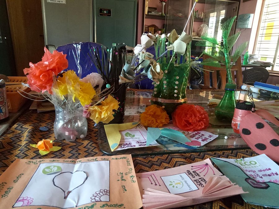 Handicrafts prepared by the students of Government Upgraded Higher Primary School at Mudungarukatte.