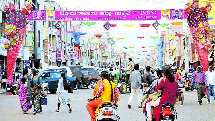 M G Road in Chikkamagaluru has been decorated for 'Chikkamagaluru Habba'. DH photo