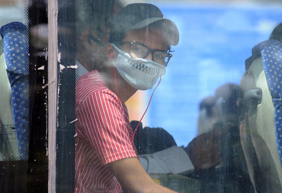 People sport masks at Krantivira Sangolli Rayanna Bengaluru Railway Station in the wake of Covid-19 outbreak in Bengaluru on Wednesday. DH Photo/Pushkar V