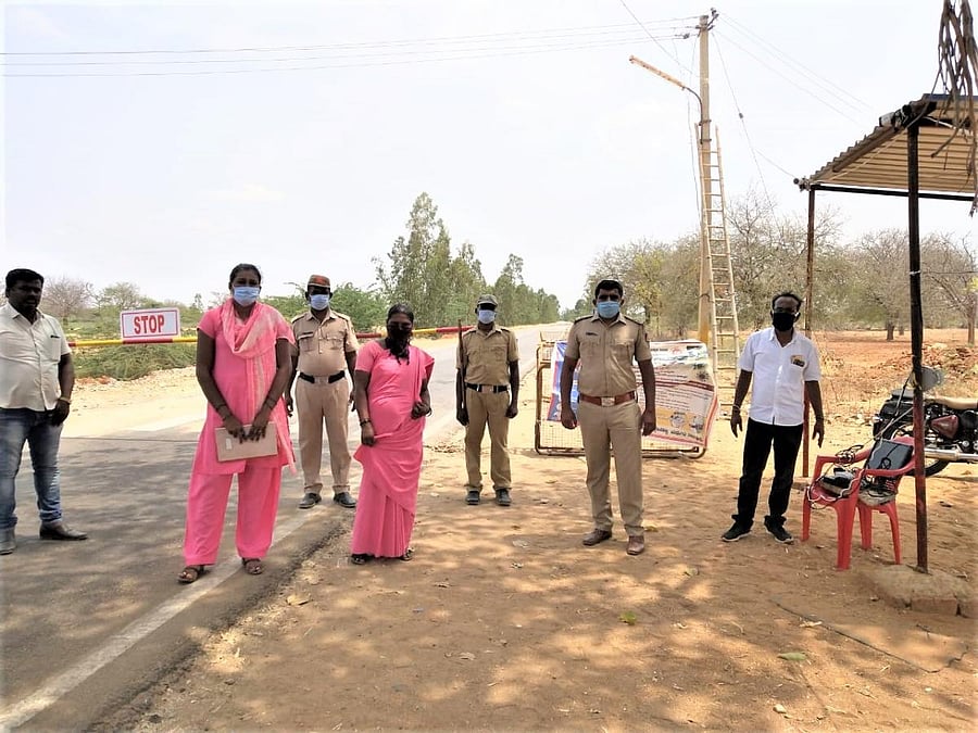 Checkpoint at the Karnataka-Andhra Pradesh border. DH Photo.
