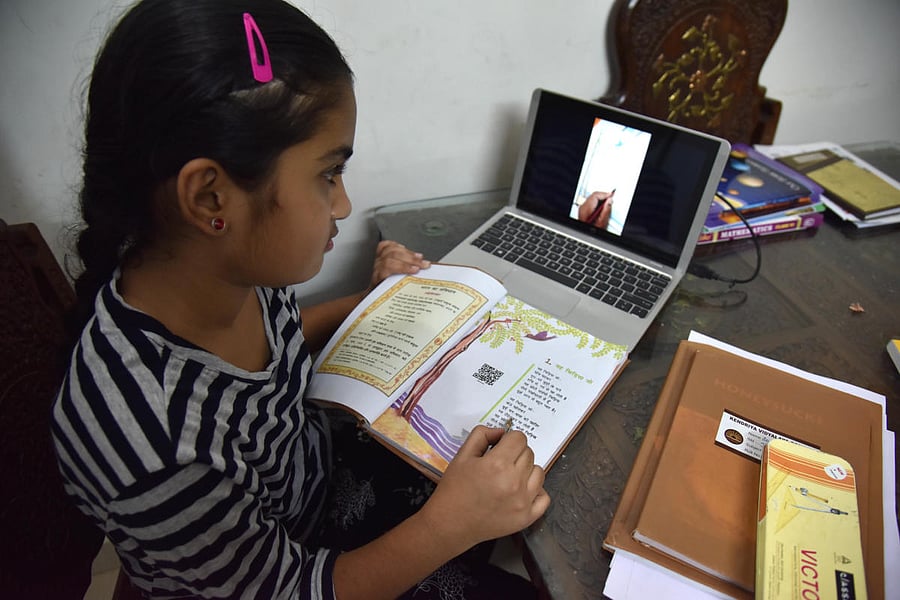 Kendriya Vidyalaya, Malleswaram, Bengaluru, started online classes for students through a WhatsApp group on Tuesday. DH Photo