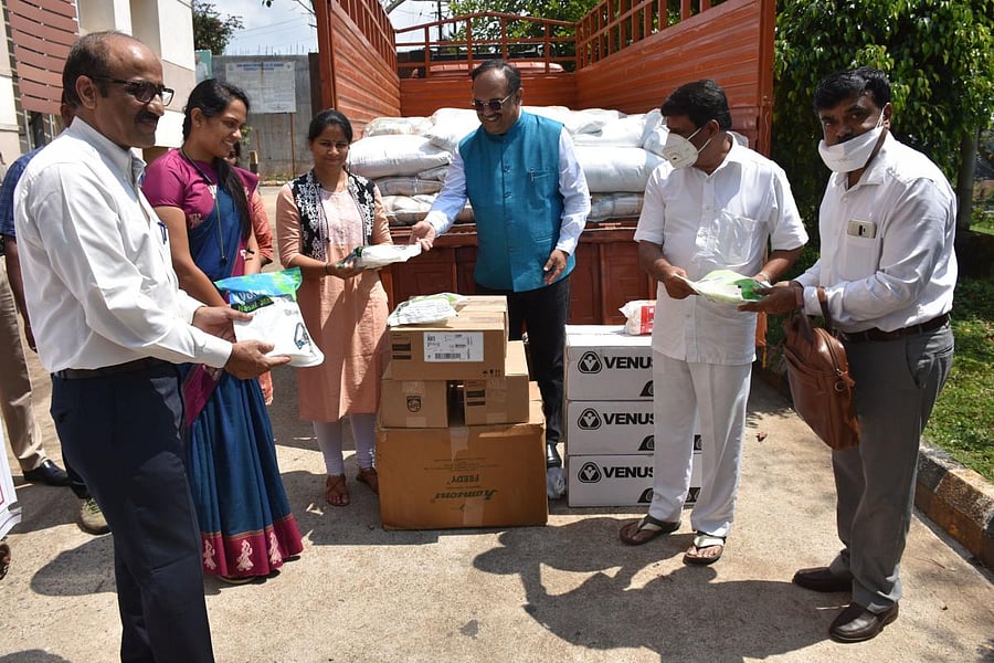Mobius Foundation Convener Madhu Bopanna hands over the necessary items to the district administration. MLA Appachu Ranjan, Deputy Commissioner Annies Kanmani Joy and SP Dr Suman D Pannekar look on. DH Photo