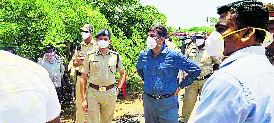 ADGP Parashivamurthy at Morarji Desai Residential School in Nanjangud taluk, where tests are being conducted on home quarantined employees, on Thursday.