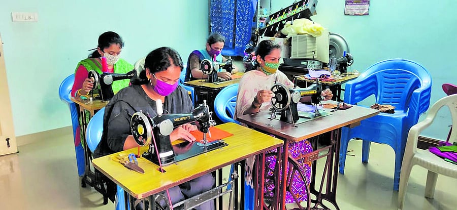 The members of Mahila Dakshata Samiti in Vidyaranyapura, Bengaluru, have joined handswith the government in extending their mite for Covid-19 relief measures.