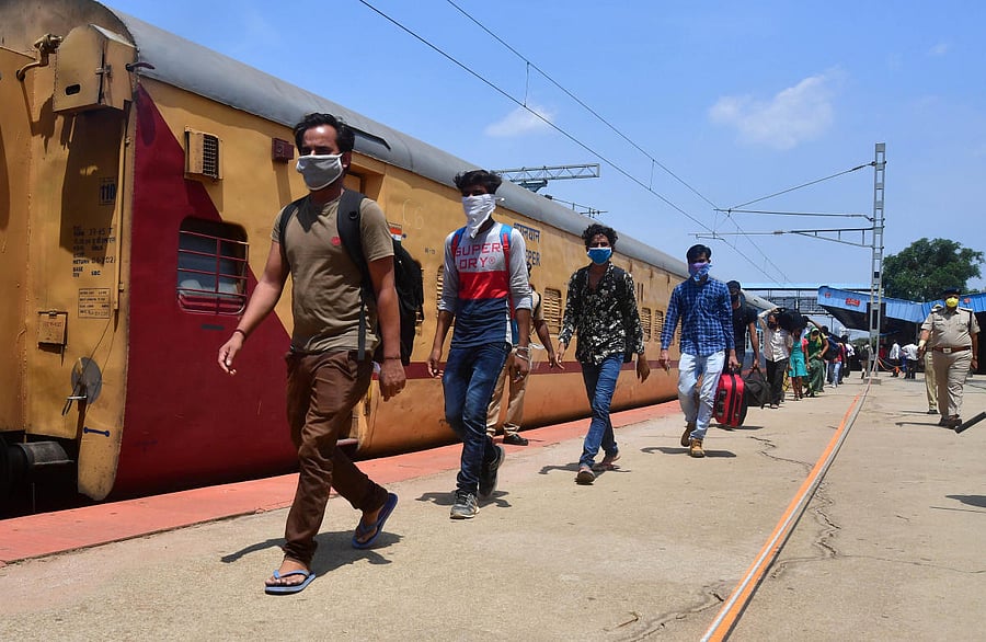 Migrant workers from Rajasthan line up at the Chikkabanavara Railway Station to board a special train to Jaipur. DH photo/KRISHNAKUMAR P S
