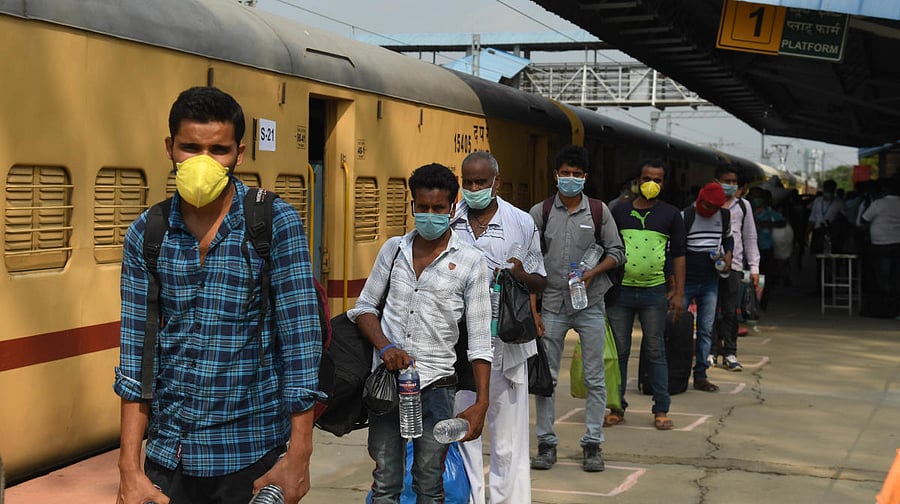 <div class="paragraphs"><p>File photo: Passengers on Chikkabanavara railway station, in Bengaluru.</p></div>