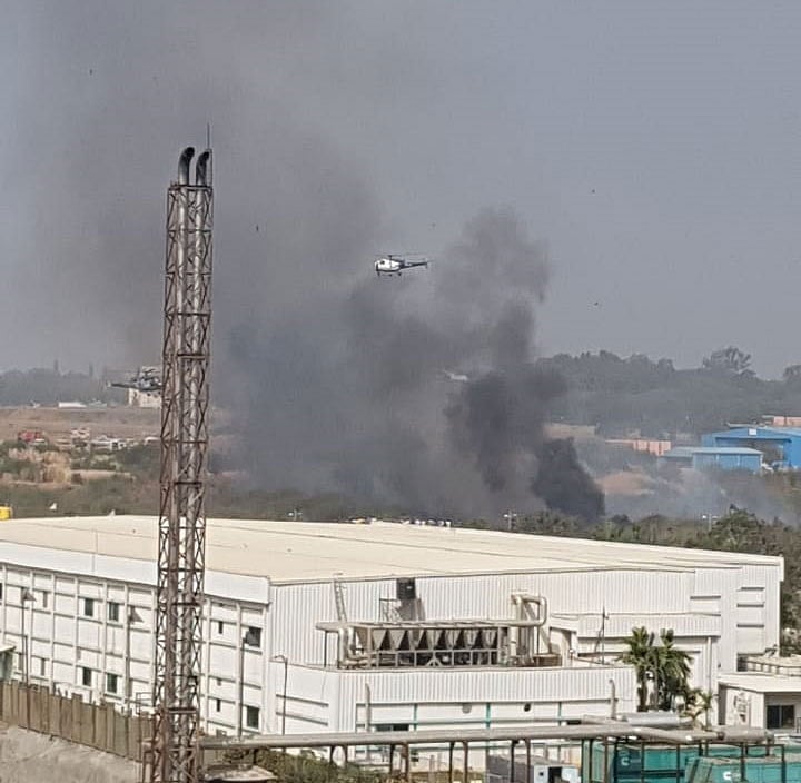 The site of the Mirage 2000 crash is barely a few metres away from the traffic-heavy road leading to the tech park from the Old Airport road. 
