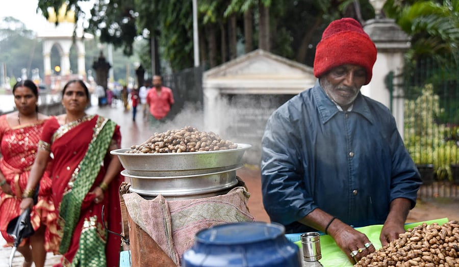 October 30 was the last date to submit the applications for the vending licence and identity card.