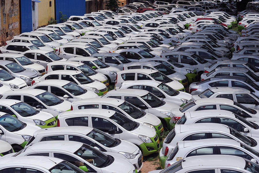 Several cabs parked near Halasuru, Bengaluru as lockdown continues in the city. DH photo/ Pushkar V